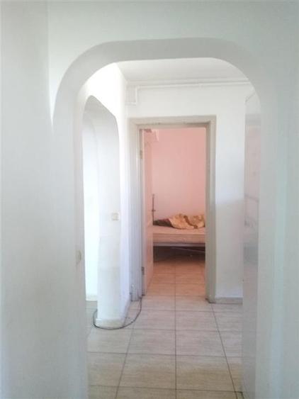 Apartament cu 3 camere decomandat în Cornișa