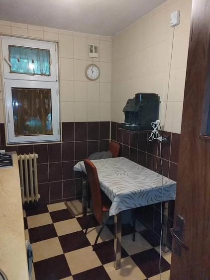 Apartament cu 3 camere decomandat în Berceni