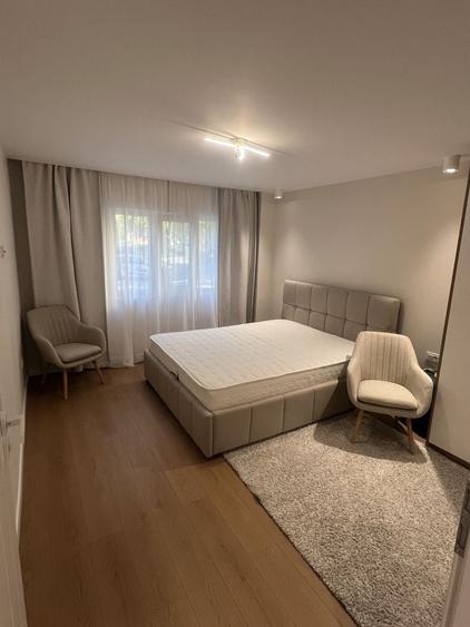Apartament cu 4 camere decomandat în Central