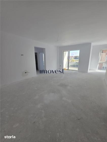 Apartament cu 3 camere decomandat în Solidarității