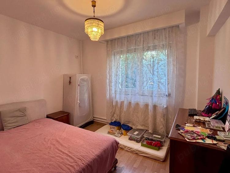 Apartament cu 3 camere decomandat în Aviației