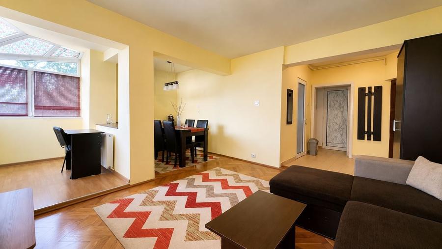 Apartament cu 2 camere decomandat, mobilat în Semicentral