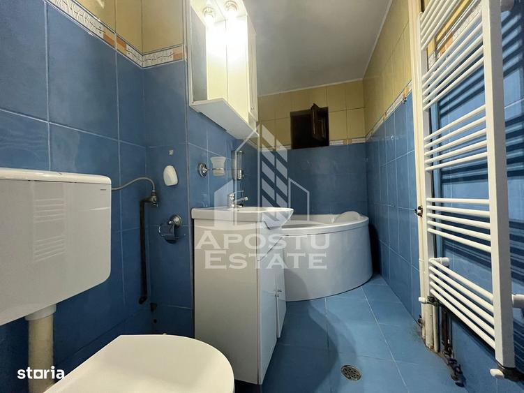 Apartament cu 3 camere în Polivalentă