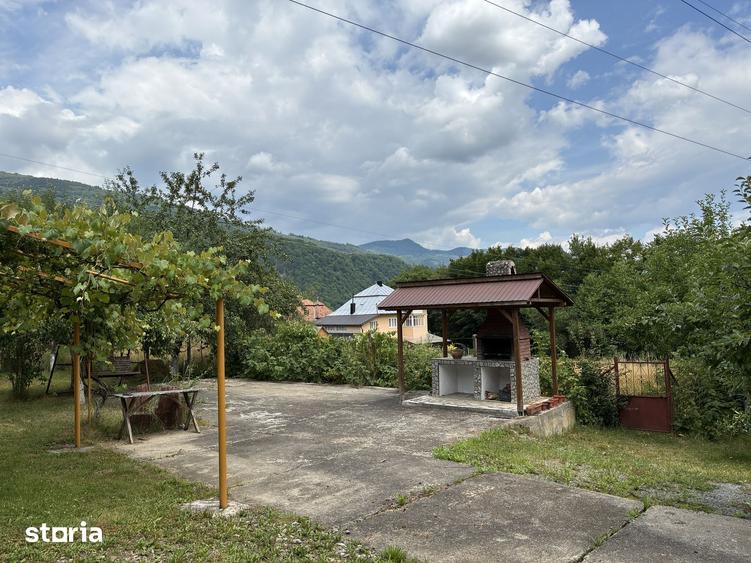 Casă cu 4 camere cu Teren 1300 Mp în Băi