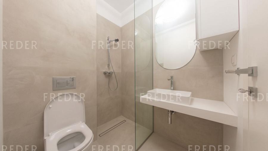 Apartament cu 3 camere semidecomandat în Tunari
