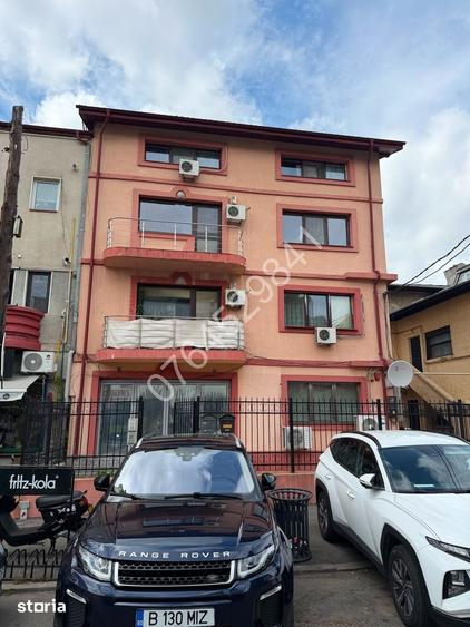 Apartament cu 3 camere semidecomandat în Obor