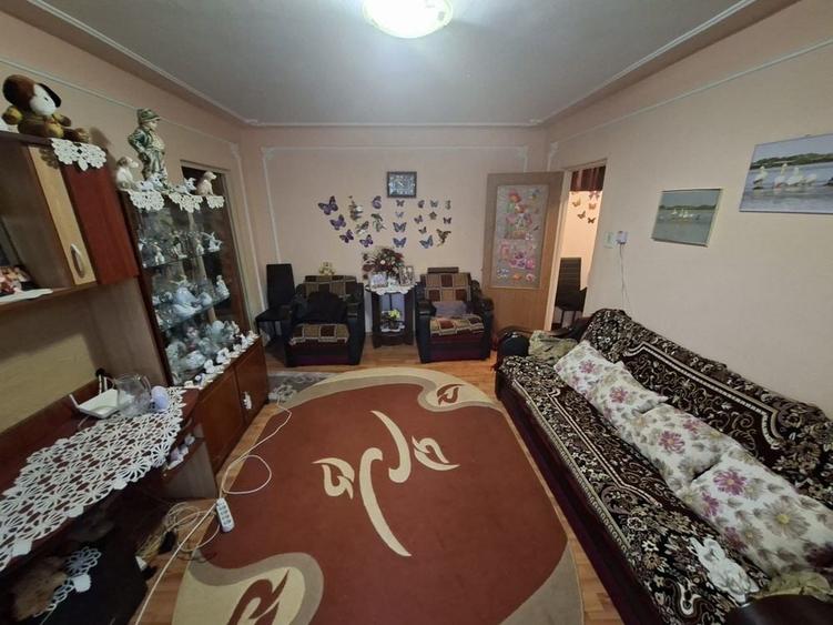Apartament cu 3 camere semidecomandat în Dacia