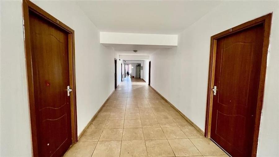 Birou, de 2,490 mp, în Central