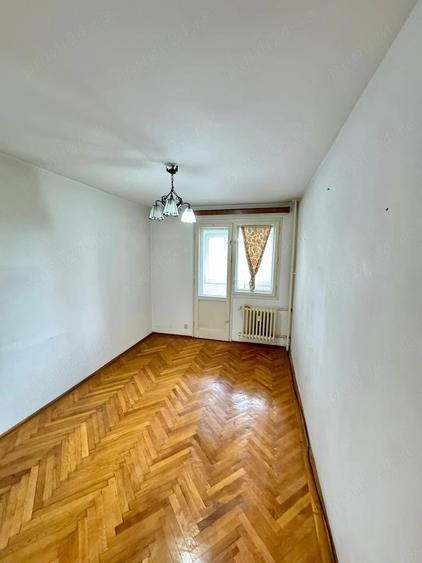 Apartament cu 3 camere semidecomandat în Central