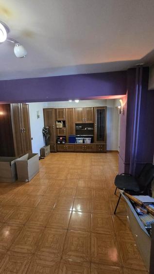 Apartament cu 4 camere decomandat în Dristor