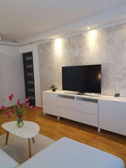 Apartament cu 3 camere decomandat, mobilat în Valea Rosie