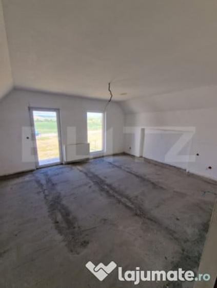 Casă cu 4 camere cu Teren 5600 Mp în Central