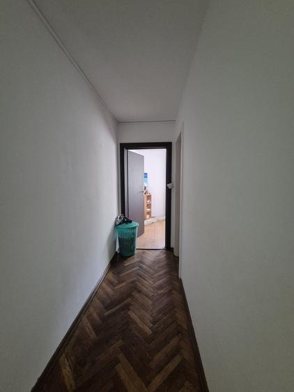 Apartament cu 3 camere semidecomandat în Circumvalațiunii