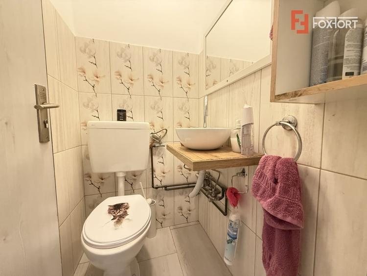 Apartament cu 3 camere semidecomandat, mobilat în Lipovei