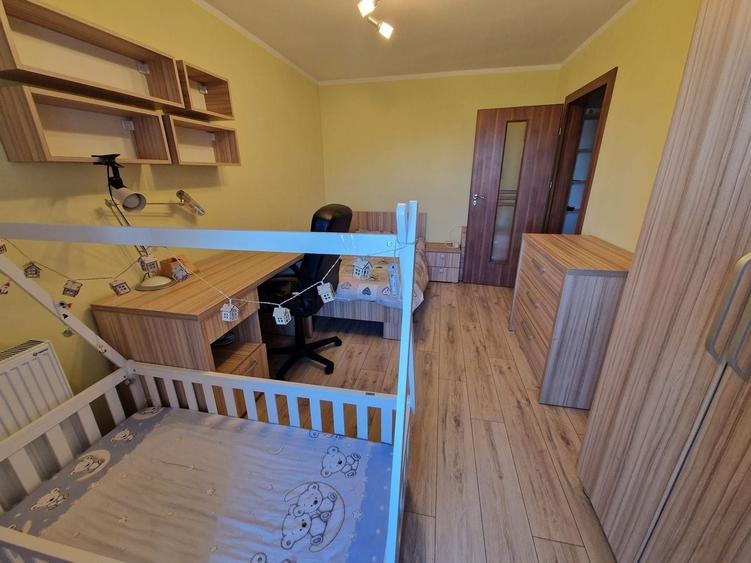 Apartament cu 2 camere semidecomandat, mobilat în Florești