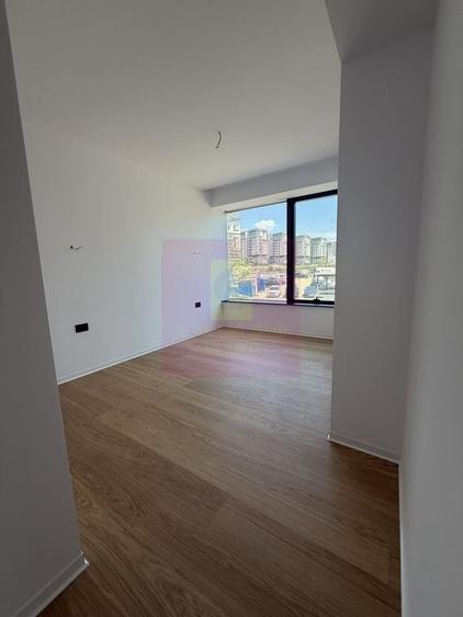 Apartament cu 4 camere decomandat în Lacul Tei