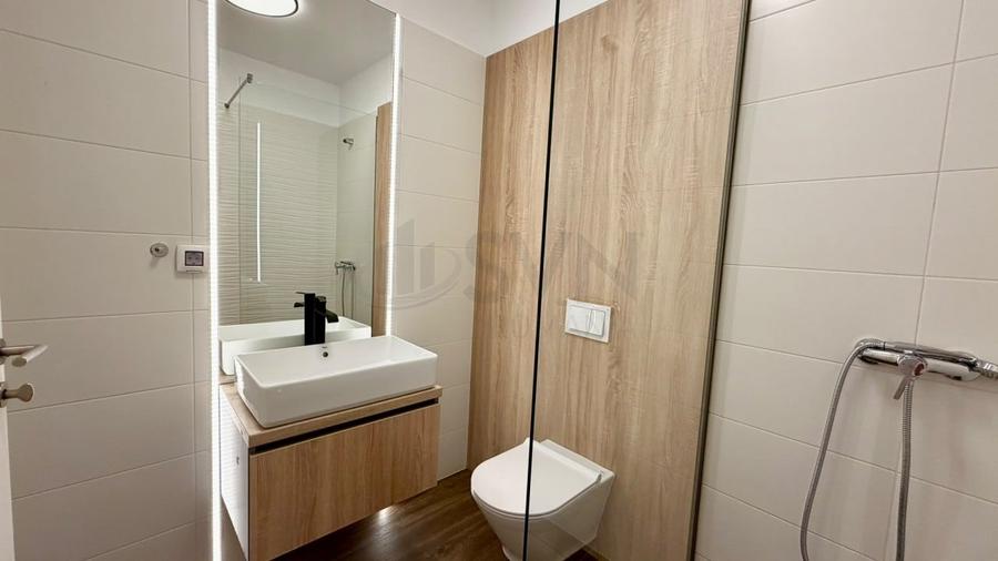 Casă individuală cu 5 camere cu Canalizare în Pipera