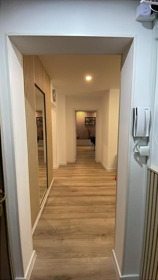Apartament cu 2 camere decomandat în P-ța Victoriei
