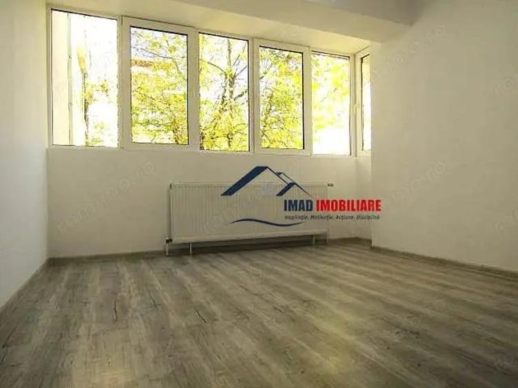 Apartament cu 4 camere decomandat în Micro 3