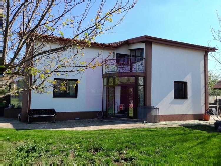 Casă cu 5 camere cu Teren 958 Mp în Central