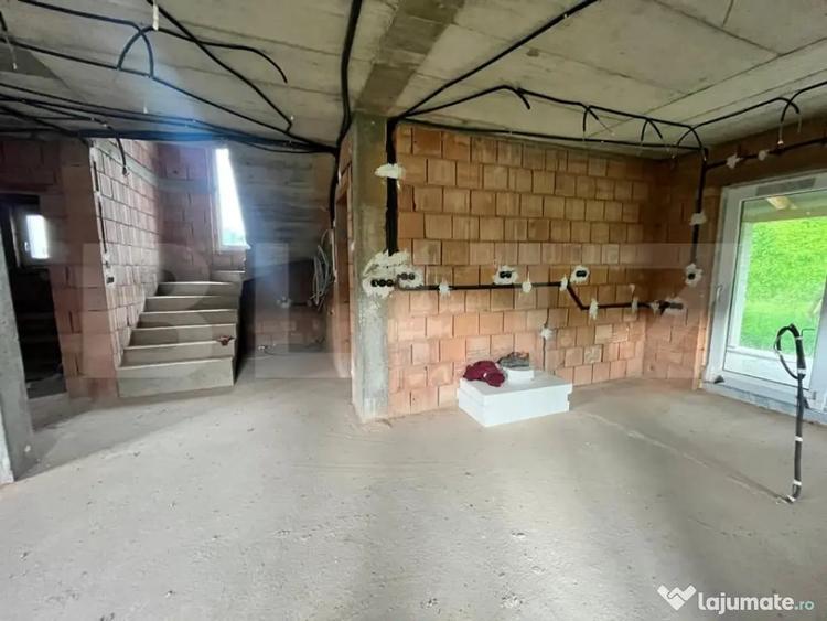 Casă cu 4 camere cu Teren 1000 Mp în Central