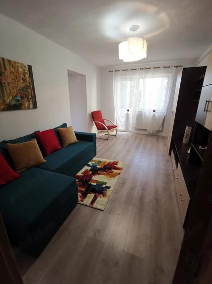 Apartament cu 3 camere semidecomandat în Traian