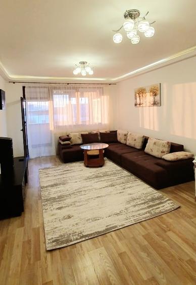 Apartament cu 2 camere decomandat, mobilat în Tractorul