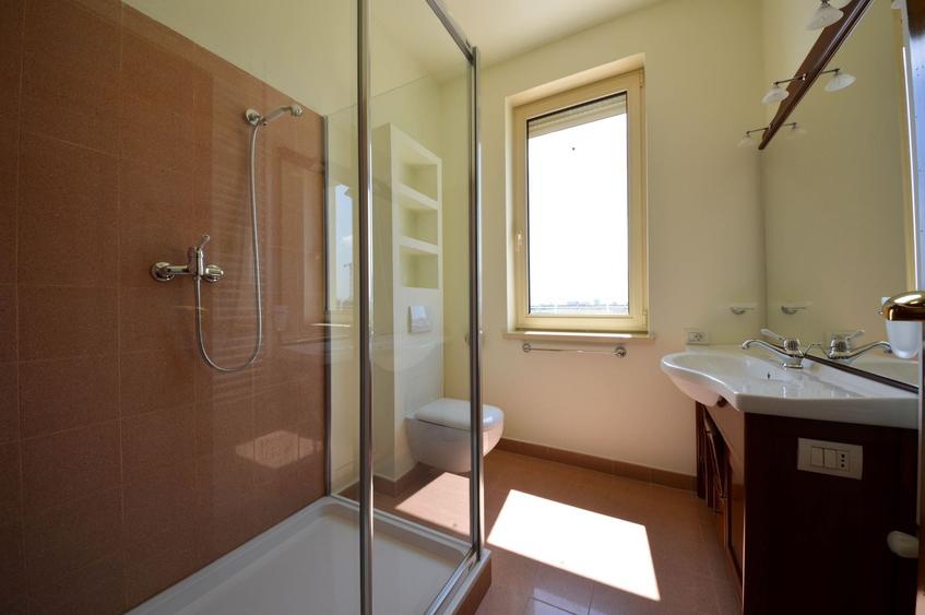 Apartament cu 7 camere decomandat, mobilat în Șoseaua Nordului