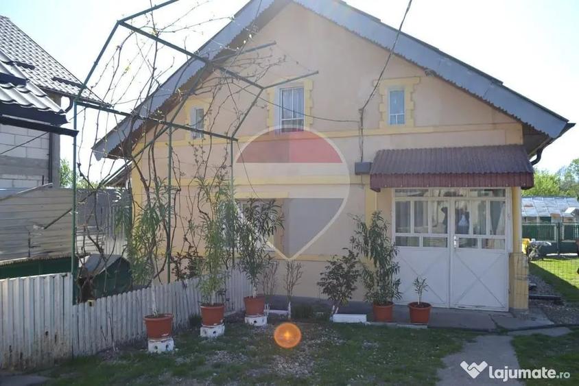 Casă cu 5 camere cu Teren 1842 Mp în Boboci