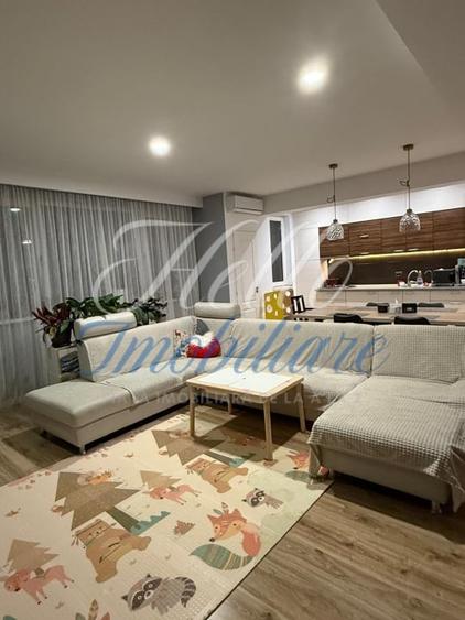 Apartament cu 3 camere semidecomandat în Florești
