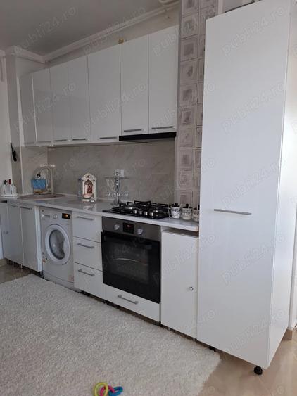 Apartament cu 3 camere decomandat în Drumul Taberei