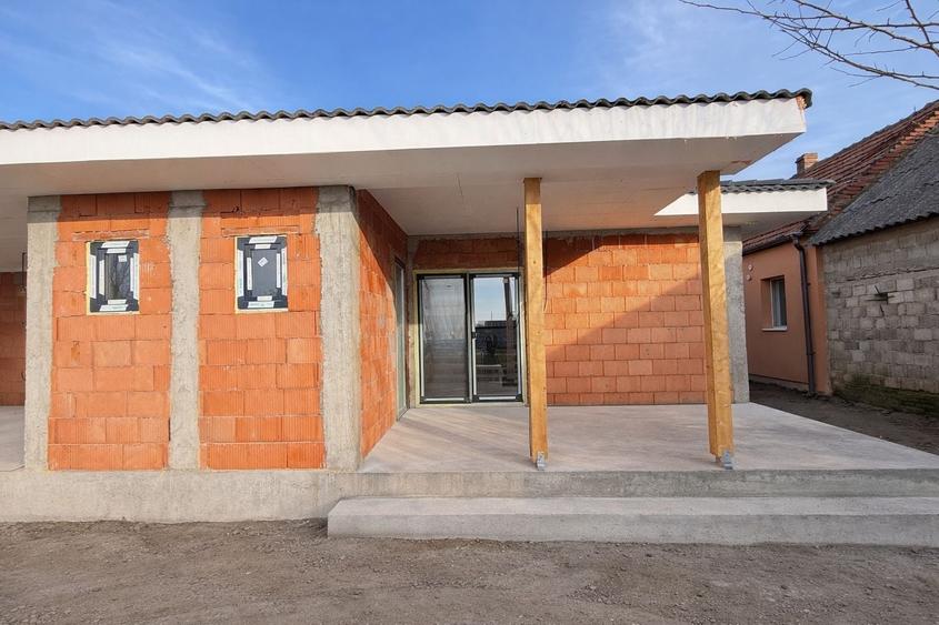 Duplex cu 3 camere cu Canalizare în Albina
