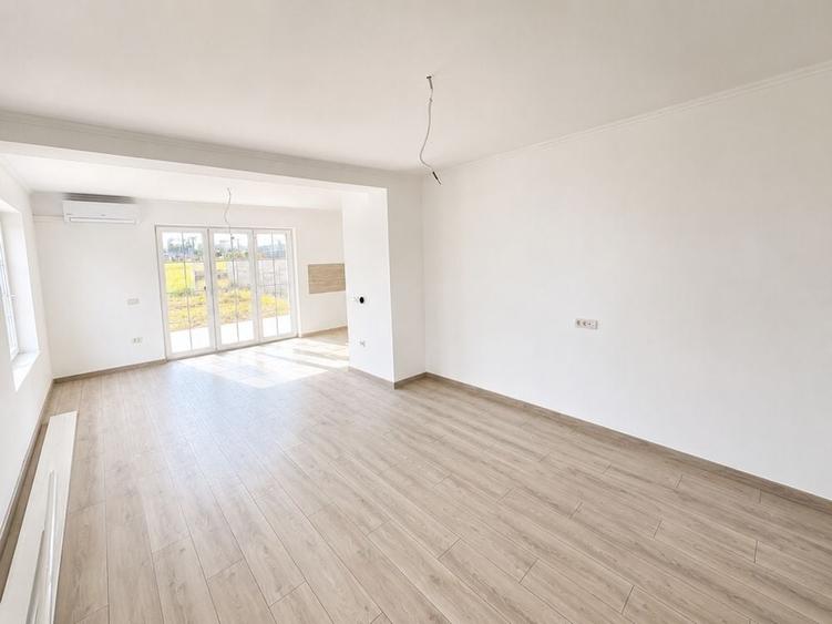 Casă cu 3 camere în Moșnița Nouă