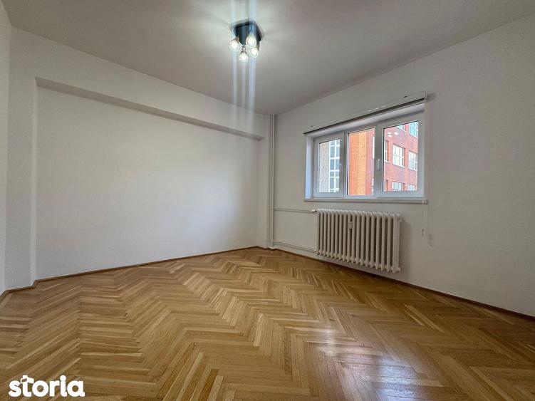 Apartament cu 3 camere semidecomandat în Dorobanți