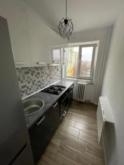 Apartament cu 2 camere semidecomandat în Girocului