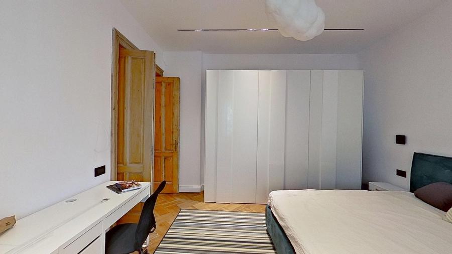 Apartament cu 5 camere decomandat, mobilat în Arcul de Triumf