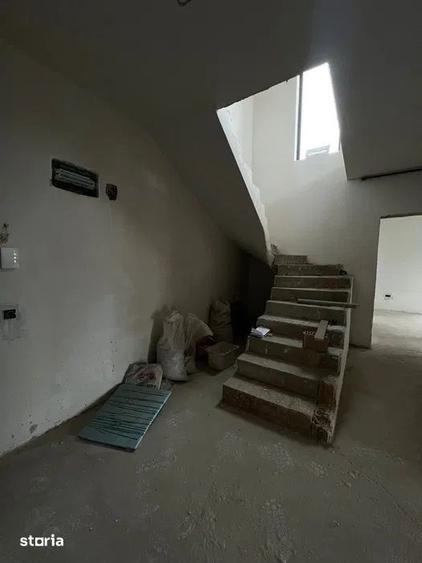 Apartament cu 5 camere decomandat în Remetea