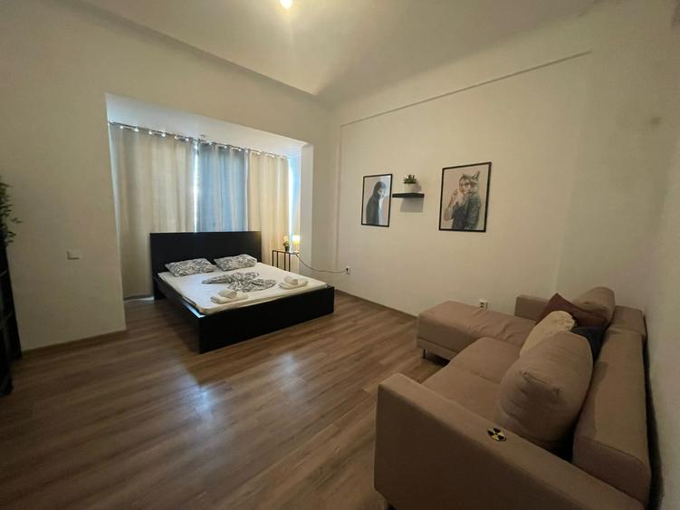 Apartament cu 4 camere decomandat în P-ța Universității