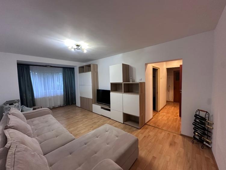 Apartament cu 3 camere decomandat, mobilat în Giurgiului