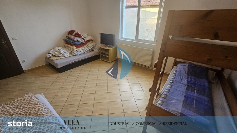 Casă cu 4 camere cu Teren 100 Mp în Central