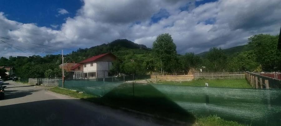Teren de 460 mp, în Trăisteni