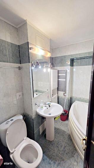 Apartament cu 3 camere semidecomandat, mobilat în Semicentral