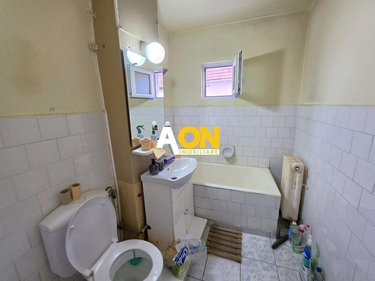 Apartament cu 4 camere decomandat în Cetate