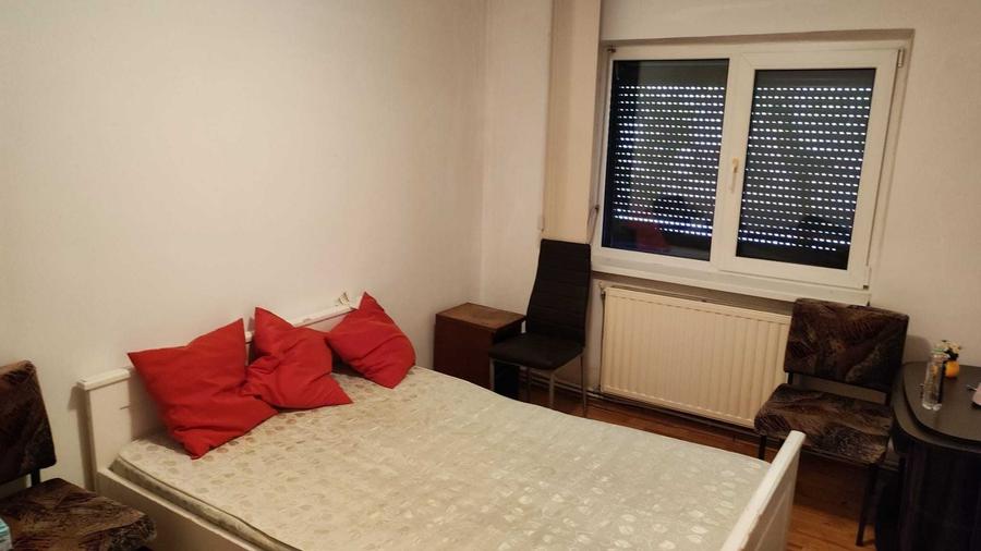 Inchiriez apartament 2 camere decomandate zona OMW/stadion Cetate - 4