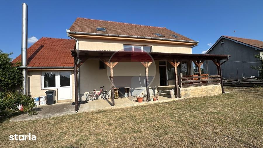 Casă cu 5 camere cu Teren 535 Mp în Sântandrei