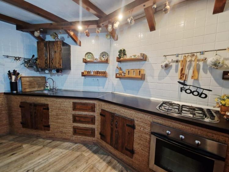 Apartament cu 4 camere, mobilat în Baicului