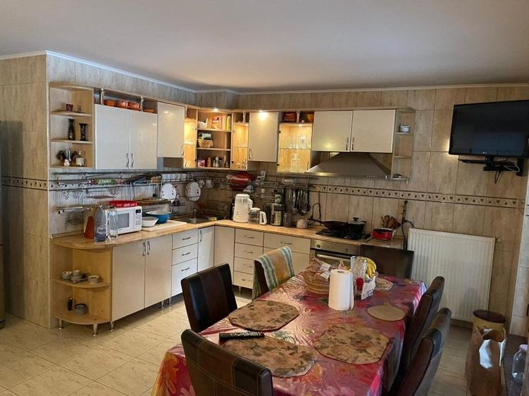 Casă cu 15 camere cu Canalizare în Banat