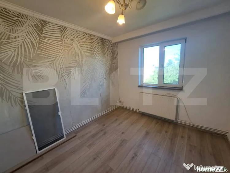 Apartament cu 3 camere semidecomandat în Florilor