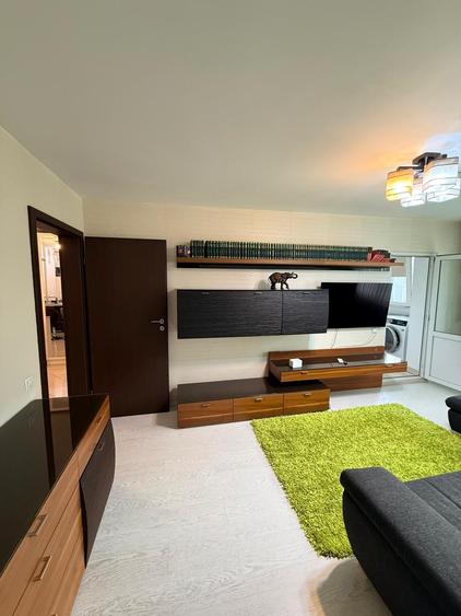 Apartament cu 4 camere decomandat în Crângași