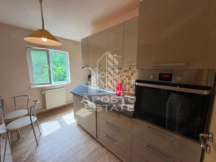 Apartament cu 3 camere decomandat în Lipovei